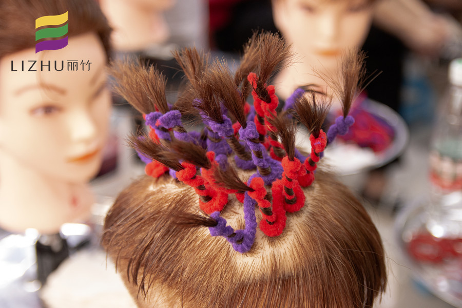 正確的煙花燙教程，南寧排名前十美發(fā)學(xué)校分享