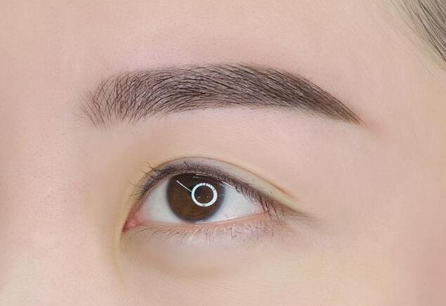 霧眉做完為什么發(fā)紅？南寧專業(yè)紋繡學校給你解釋