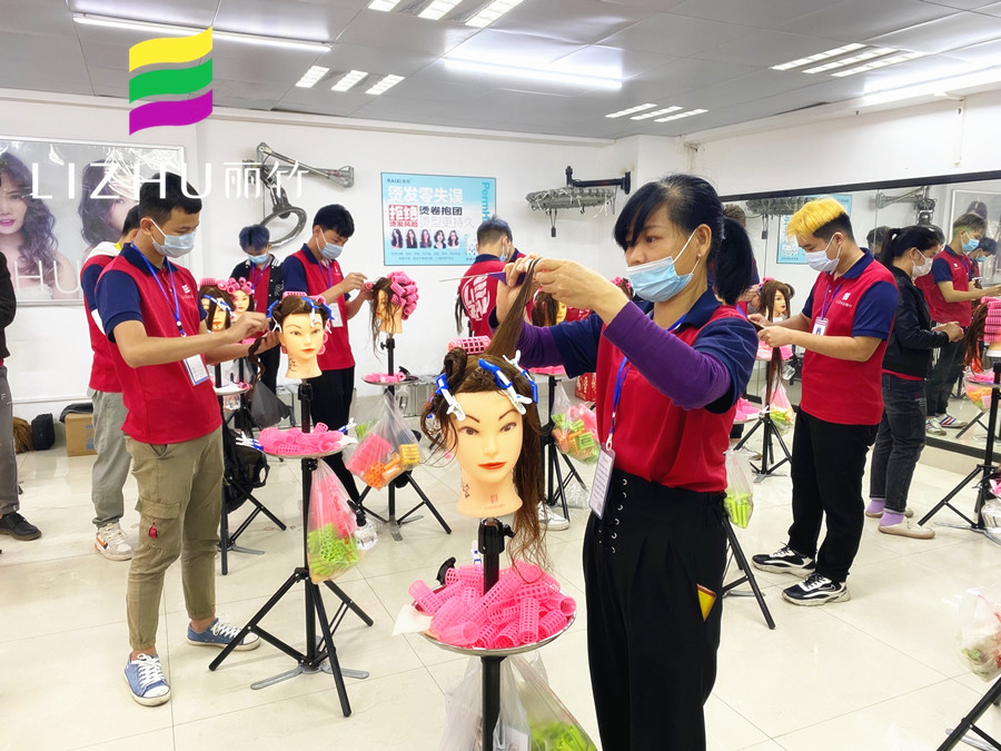 南寧燙發(fā)課堂：美發(fā)卷發(fā)筒怎么用？