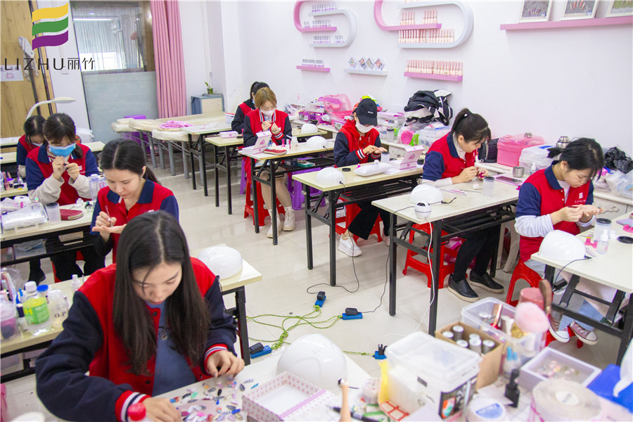 如何才能學好美甲？廣西美甲培訓學校告訴你技巧