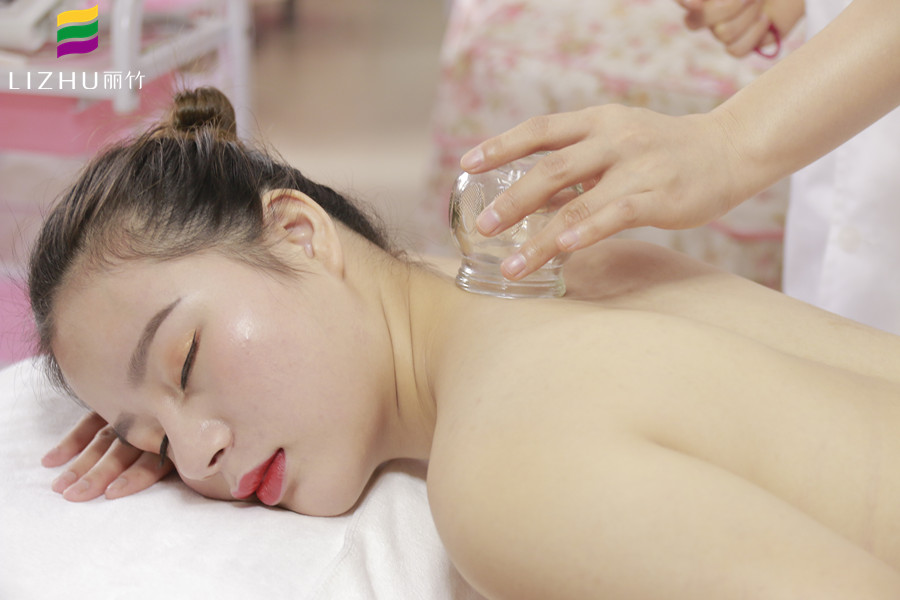 拔罐的注意事項(xiàng)，南寧美容師培訓(xùn)學(xué)校必學(xué)課程