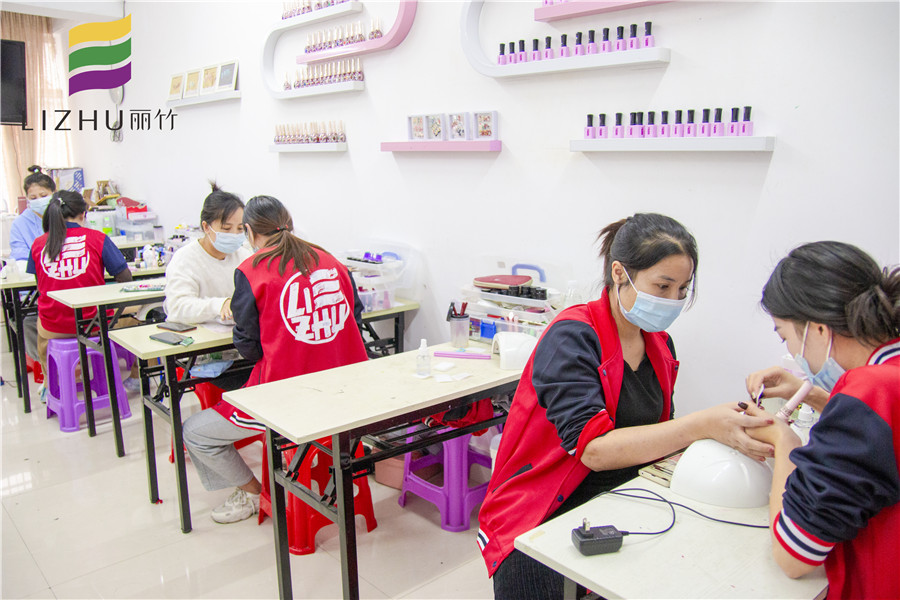 南寧美甲培訓學?；A班升班考核