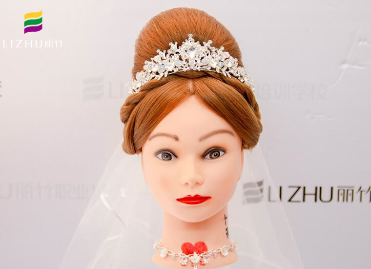 “赫本頭”編發(fā)，南寧教編發(fā)哪家學(xué)校好？