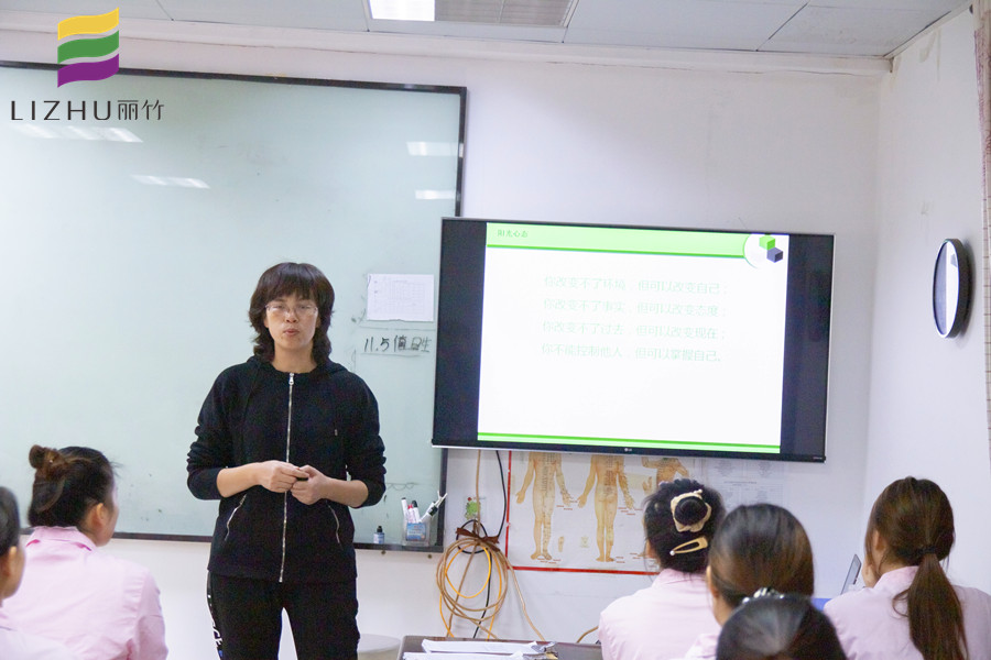 麗竹美容學(xué)校進(jìn)行美容師職業(yè)規(guī)劃課程