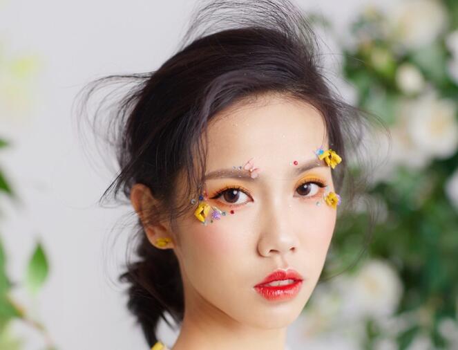 方型臉如何畫新娘妝？廣西南寧化妝學(xué)校教你