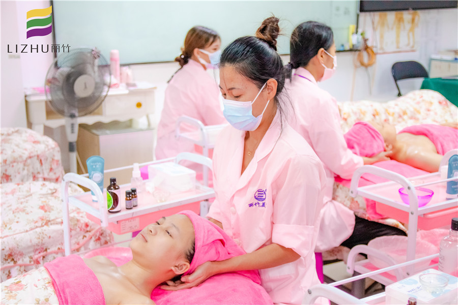 你為什么要做肩頸護(hù)理？南寧專業(yè)美容培訓(xùn)幫你分析