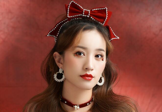 甜美約會妝教程，南寧化妝培訓專業(yè)分享