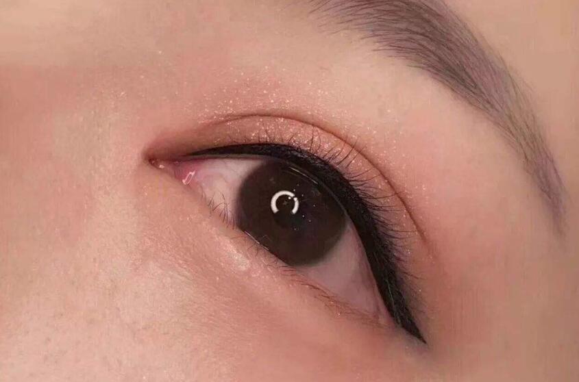 美瞳線多久會反色？廣西紋繡培訓(xùn)學(xué)校幫你分析
