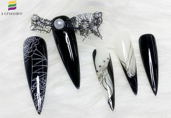 黑色蕾絲美甲，廣西美甲師培訓(xùn)班學(xué)員作品