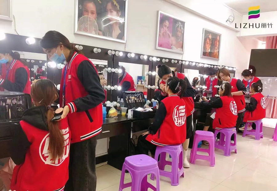 南寧化妝學(xué)校怎么招生？來(lái)麗竹化妝學(xué)?？纯淳椭懒?>
								
								<span id=