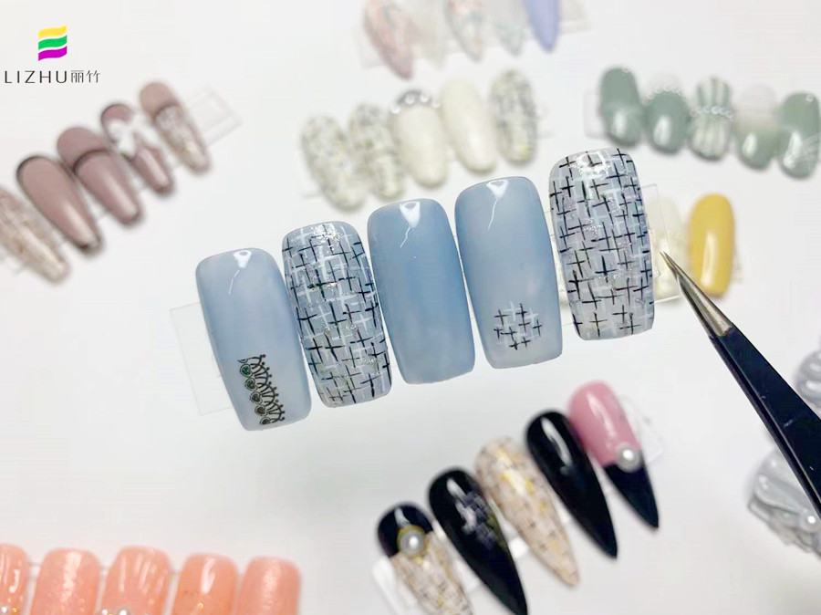 名媛小香風(fēng)美甲，廣西南寧美甲學(xué)校學(xué)員作品