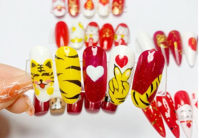 彩繪招財貓美甲，南寧美甲學?？钍酵扑]
