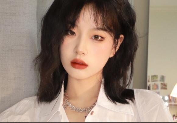 單眼皮眼影教程，廣西南寧彩妝學(xué)校分享