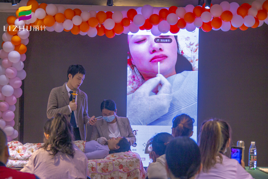 如何處理烏唇？南寧紋繡培訓(xùn)學(xué)校教你