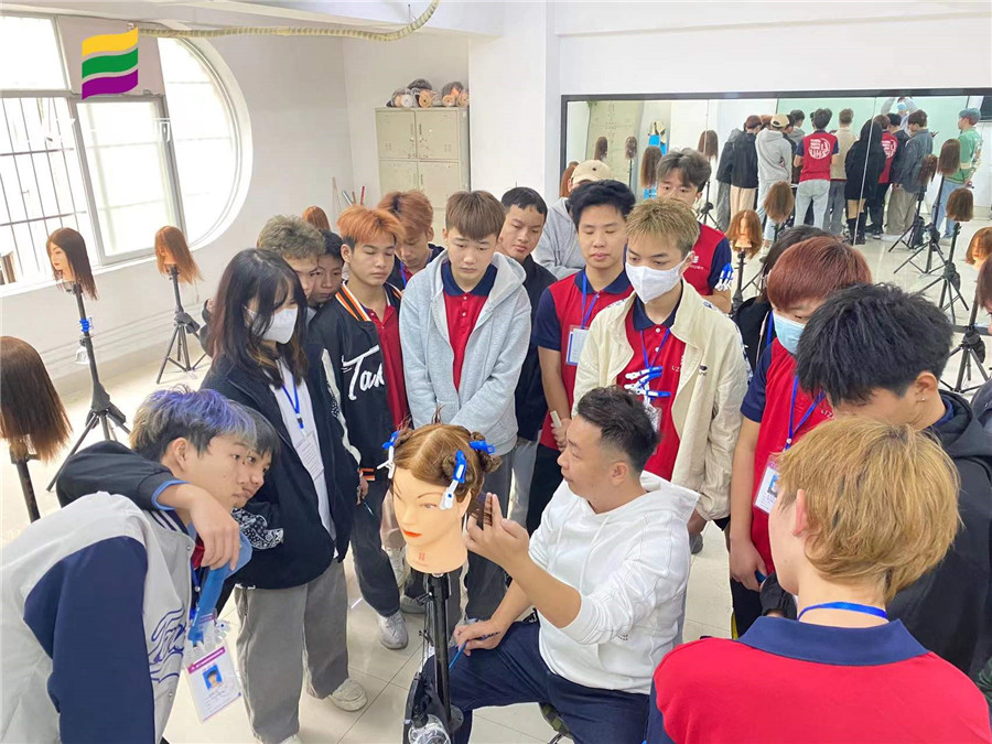 女式短發(fā)漸增層次剪發(fā)，南寧美發(fā)修剪課程