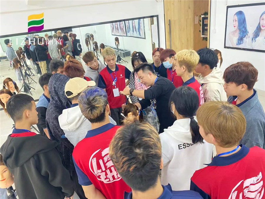 美發(fā)圓形層次修學(xué)習(xí)，廣西正規(guī)美發(fā)培訓(xùn)機構(gòu)學(xué)習(xí)