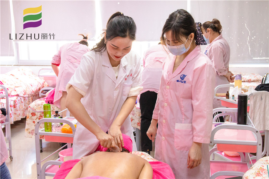 背部按摩知多少？廣西排名前十美容學(xué)校告訴你