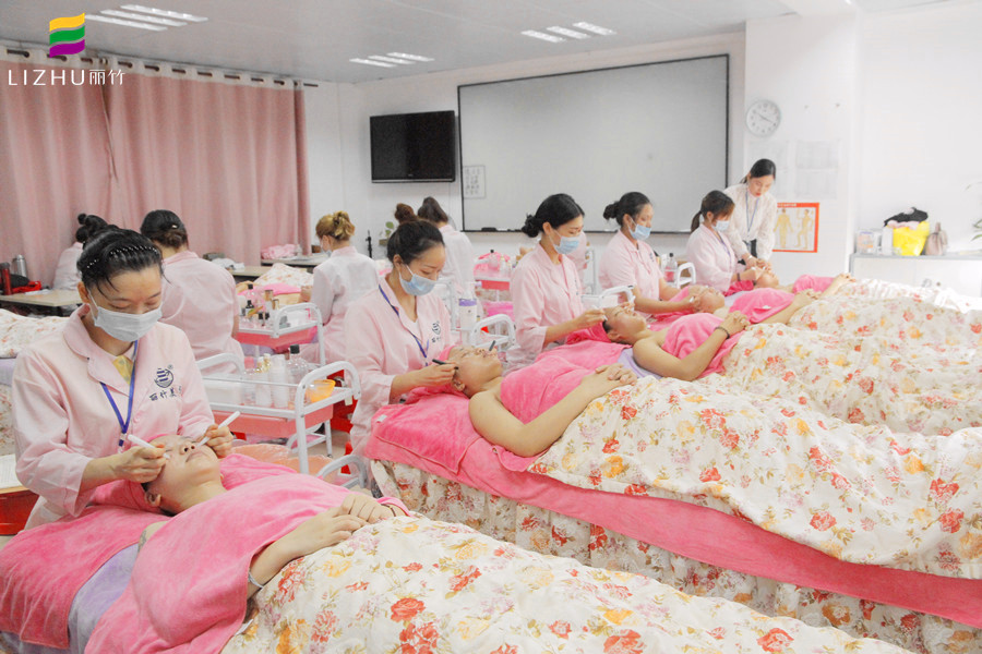 面部撥筋的特色，南寧美容實訓(xùn)項目