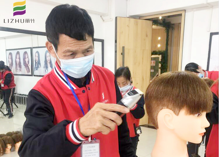 美發(fā)教學(xué)：南寧美發(fā)學(xué)校哪家有實力？