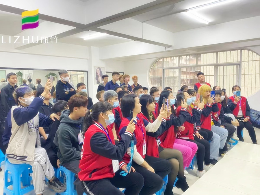 年后不知學(xué)什么技術(shù)？來廣西專業(yè)美發(fā)學(xué)校吧