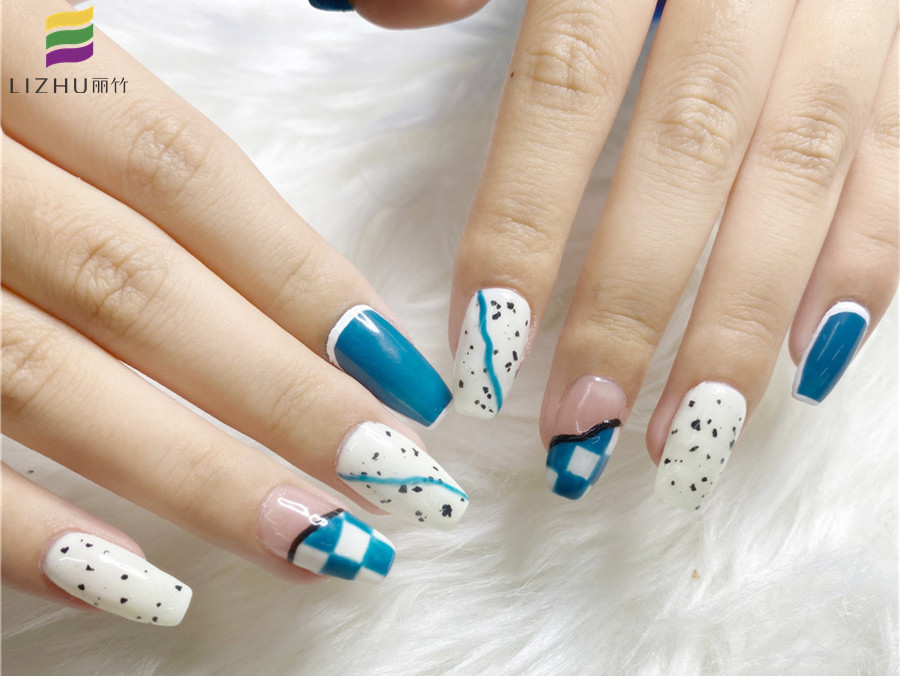 秋冬撞色美甲推薦，看看廣西南寧美甲學校哪家教得好
