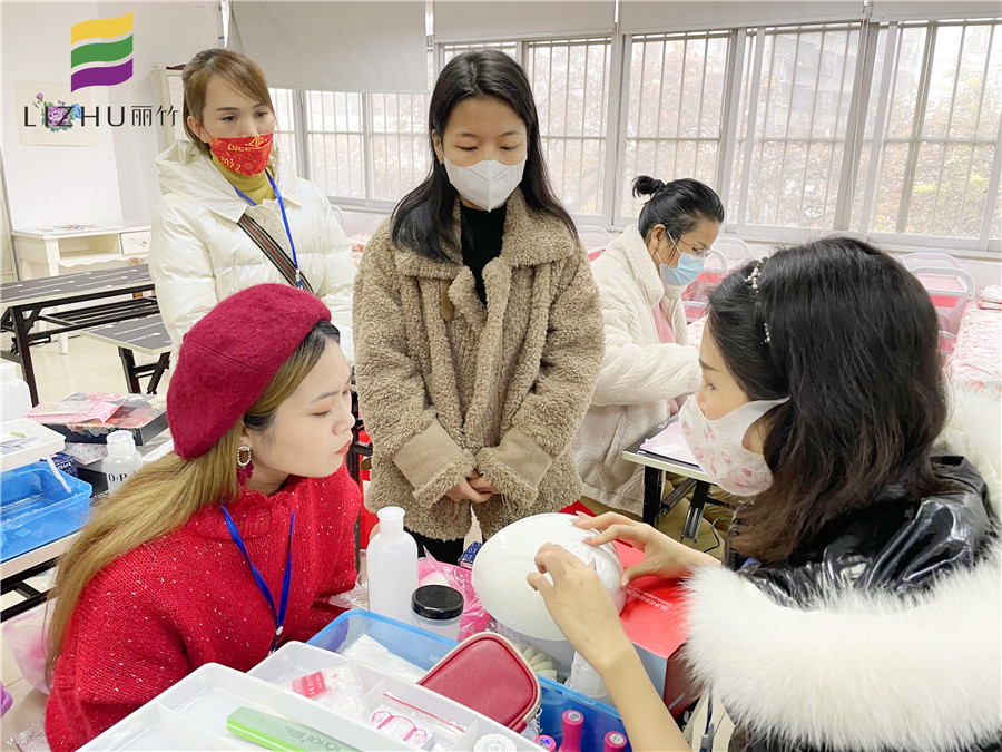 麗竹學校美甲培訓班開學日：認識美甲工具