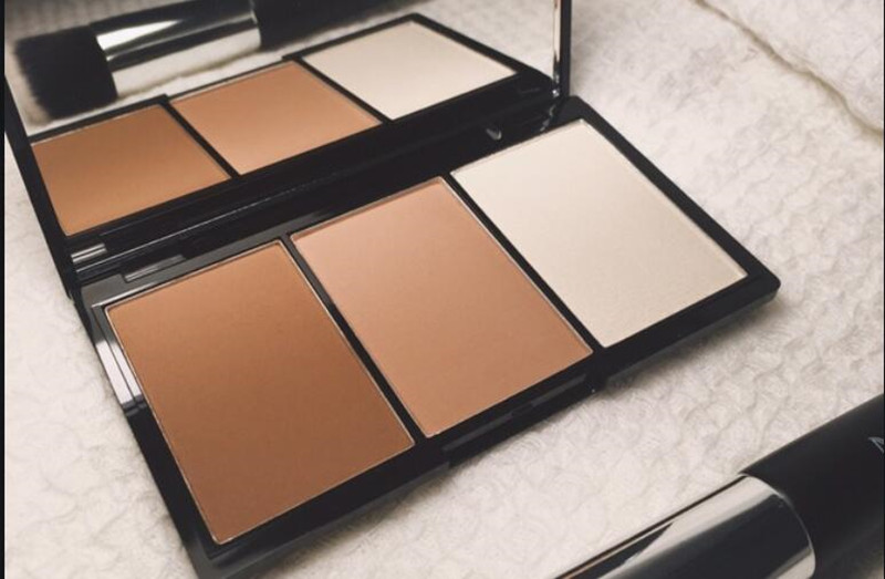 修容粉餅使用教程，廣西化妝基礎班教你