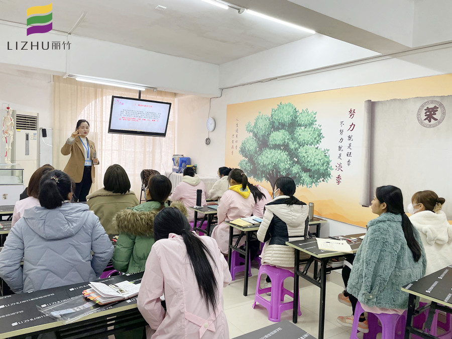 廣西美容師專業(yè)課程：精油的美容功效