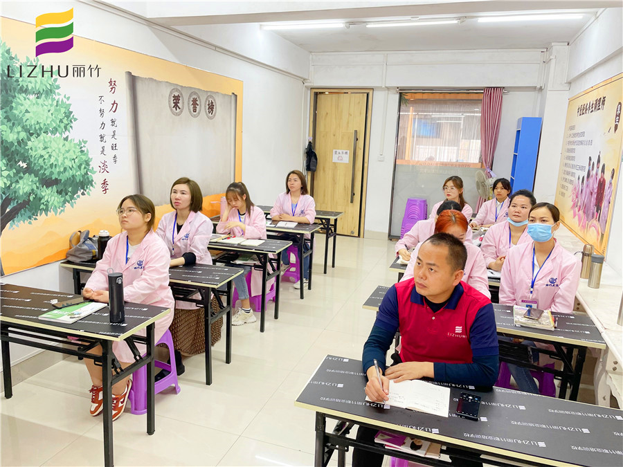 麗竹美容學(xué)校副校長(zhǎng)的美容課堂