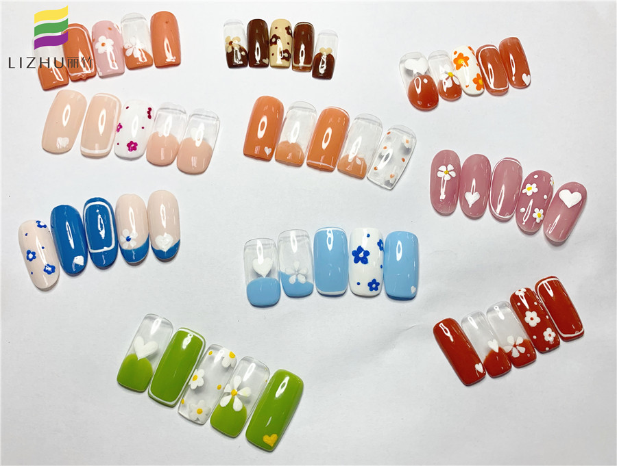 小清新彩繪花朵美甲，南寧美甲學(xué)校十大品牌作品