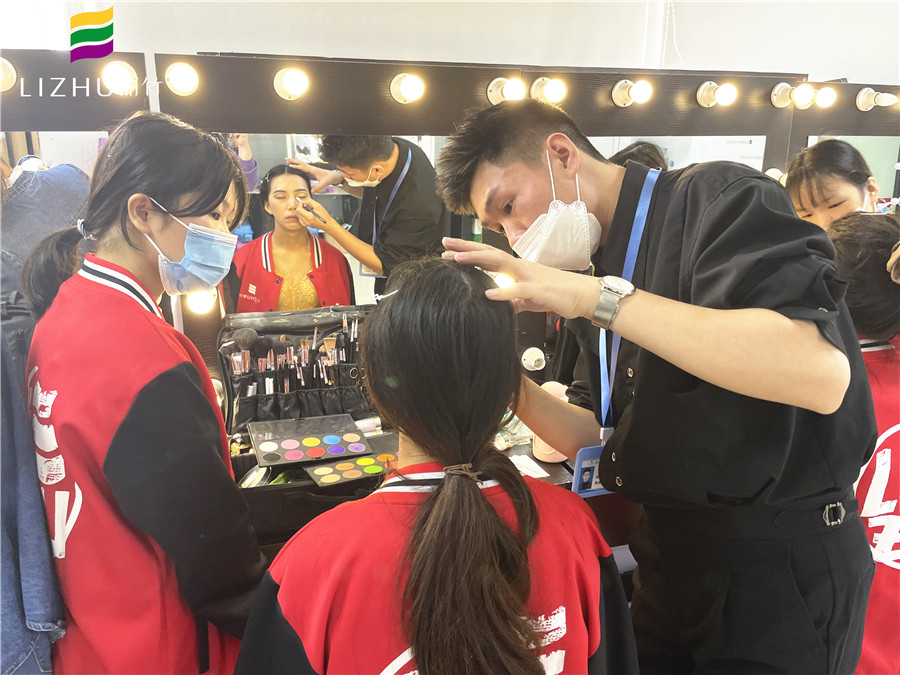 畫眼妝前要做什么？廣西學(xué)化妝基礎(chǔ)