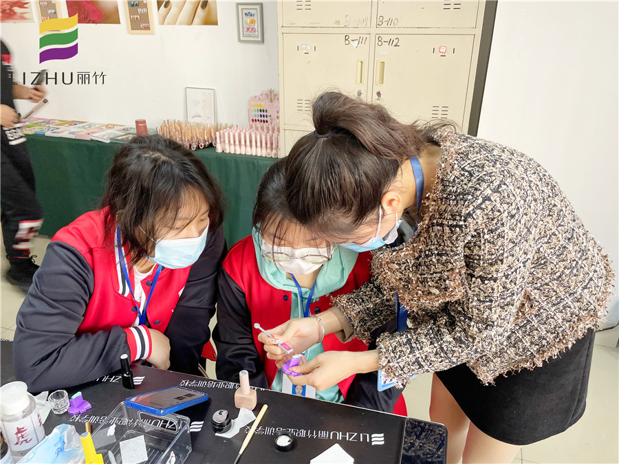 南寧美甲培訓(xùn)學(xué)校哪家好？歡迎到麗竹美甲精 英班試聽