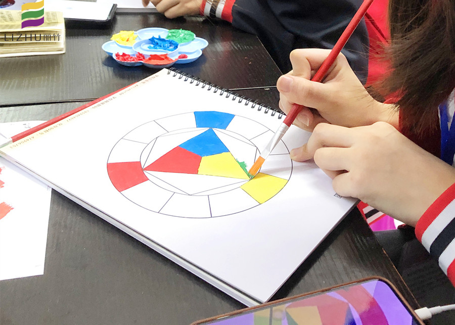 十二色環(huán)有哪些顏色？廣西化妝職業(yè)培訓(xùn)學(xué)校