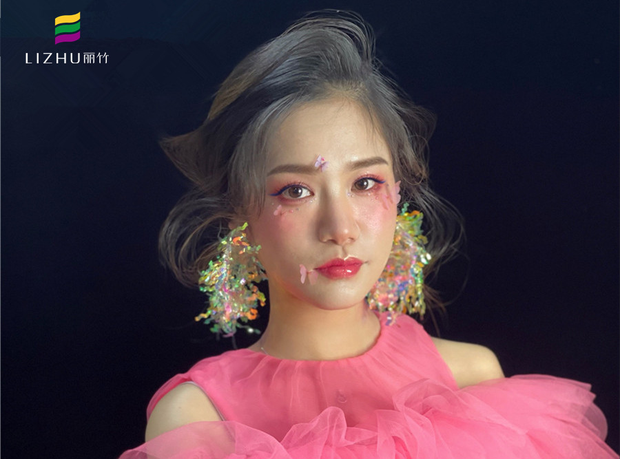 新娘桃花妝造型，告訴你學(xué)新娘妝到哪里學(xué)