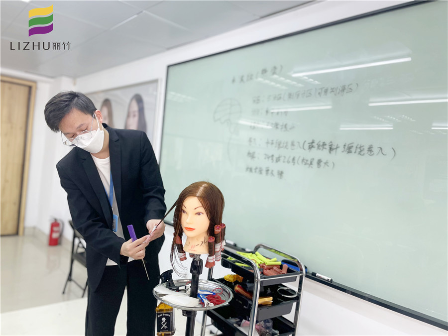 水波紋燙發(fā)實操，南寧美發(fā)職業(yè)培訓