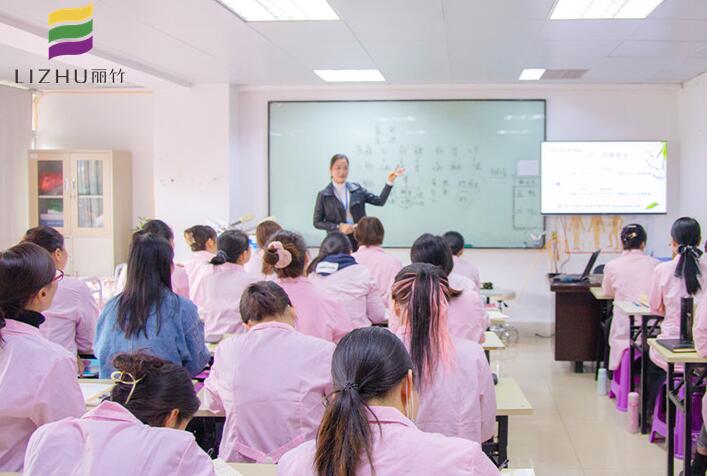 美容學理論知識重要嗎？廣西專業(yè)美容培訓告訴你