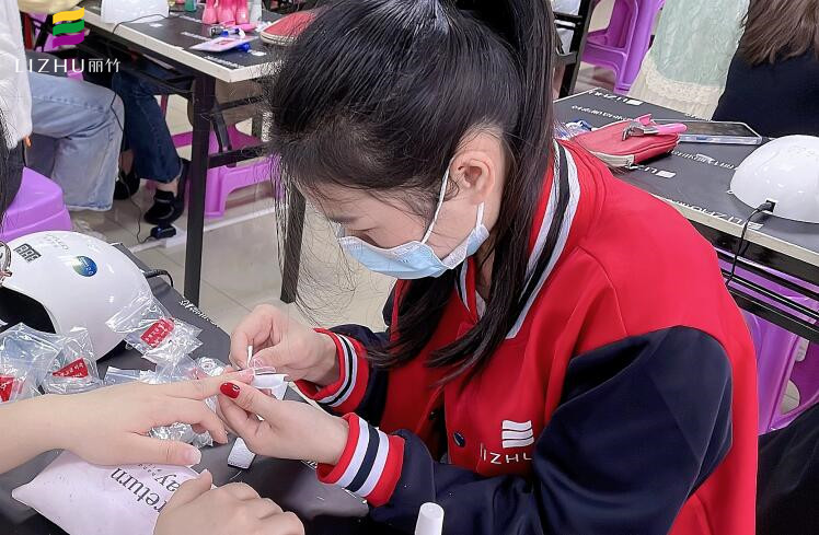 半貼甲片怎么貼？學(xué)美甲理論知識(shí)分享