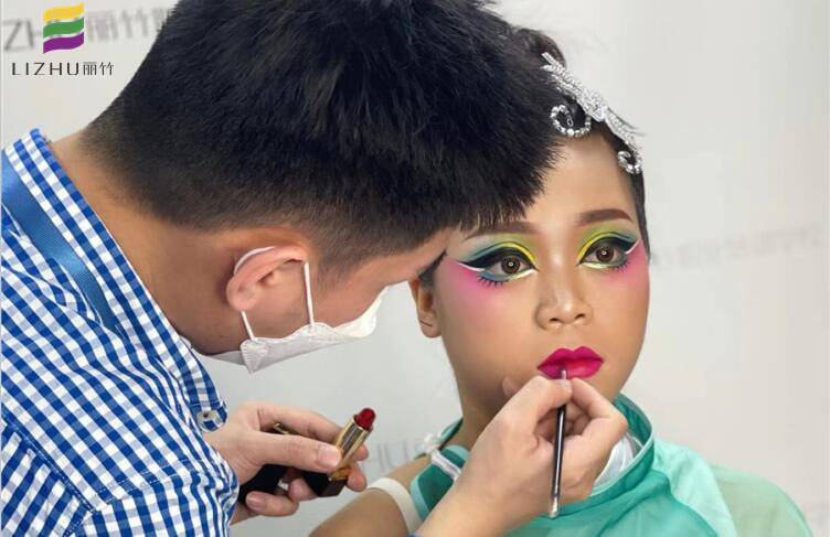 舞臺(tái)妝的特點(diǎn)，廣西彩妝培訓(xùn)機(jī)構(gòu)分享