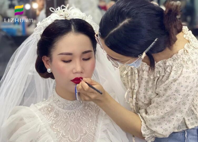 輕復古新娘造型 ，優(yōu)雅就是如此簡單