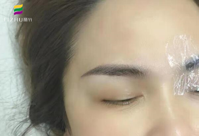 紋眉后如何快速消腫？南寧學(xué)紋繡技術(shù)