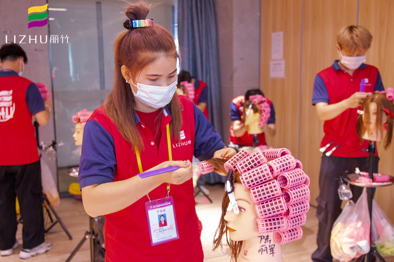 美發(fā)助理的考核標(biāo)準(zhǔn)，南寧美發(fā)師培訓(xùn)課程