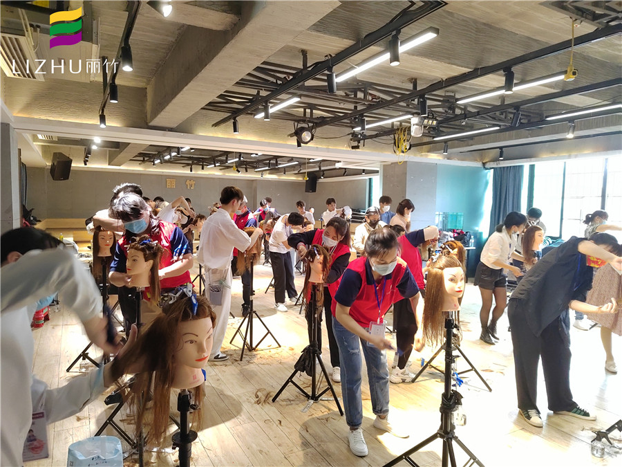 南寧學(xué)剪女頭發(fā)哪里比較好？歡迎到南寧女士剪發(fā)培訓(xùn)班