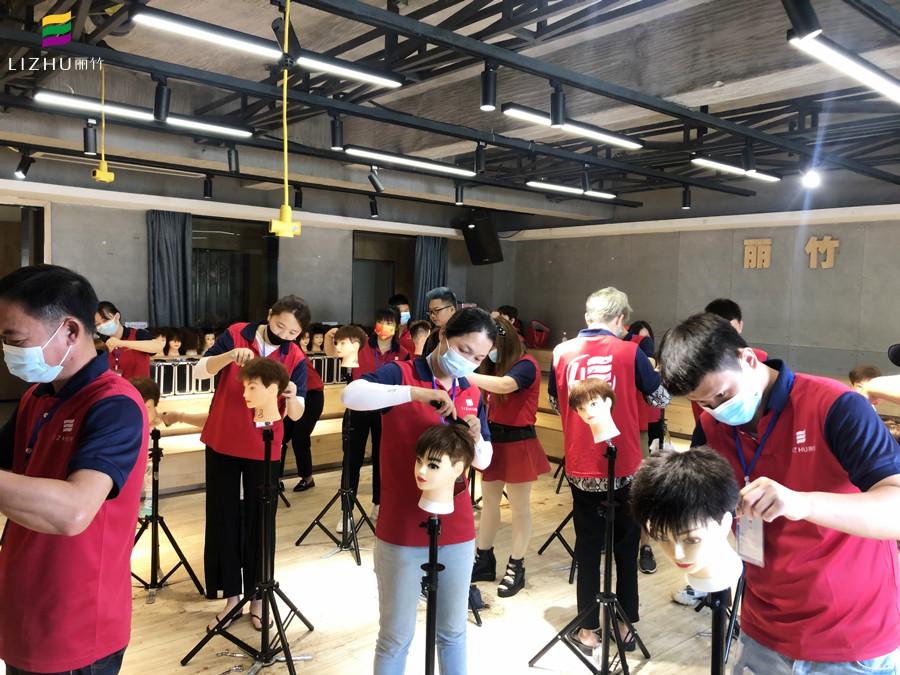 如何快速剪男發(fā)？廣西男士頭發(fā)修剪教程分享