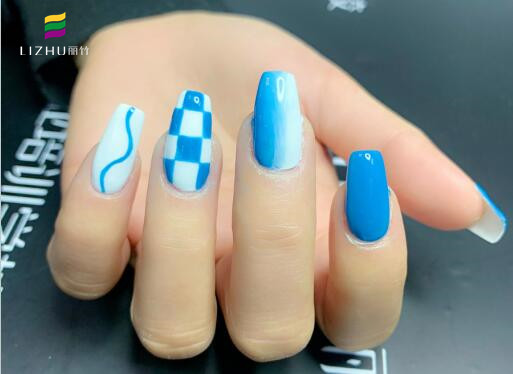 棋盤格美甲，南寧時尚美甲培訓(xùn)引領(lǐng)復(fù)古風(fēng)