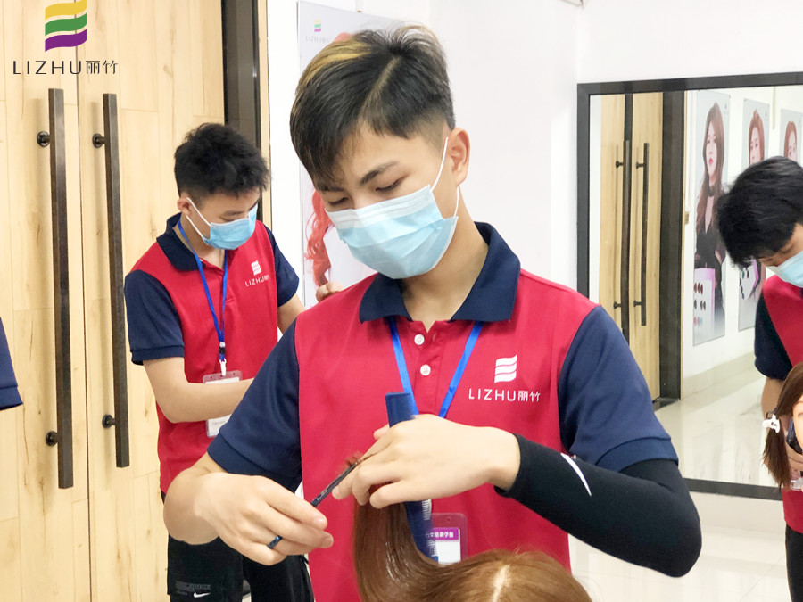 美發(fā)中工技師的考核標準，南寧市職業(yè)技能鑒定培訓機構(gòu)