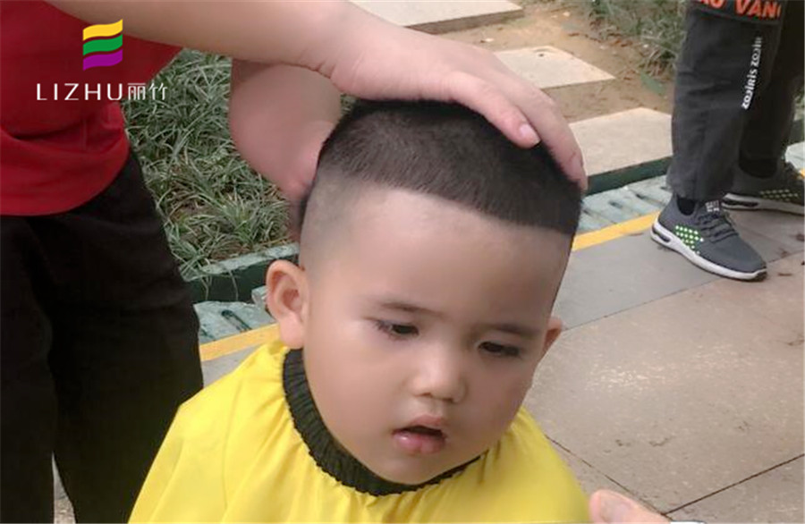 廣西美發(fā)學(xué)校小區(qū)剪發(fā) | 廣西美發(fā)實(shí)踐活動