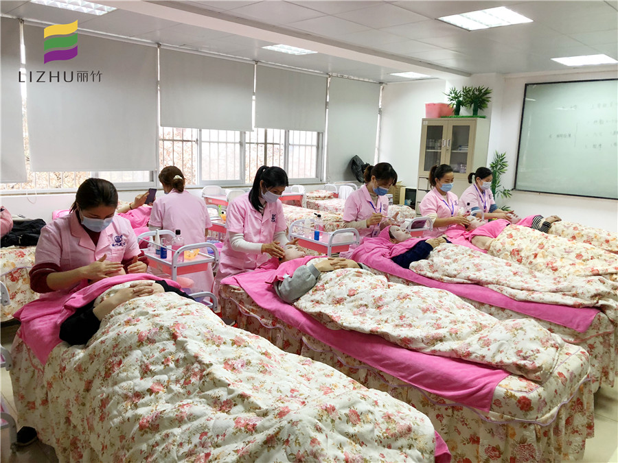 夏季美容護膚技巧，廣西學(xué)美容護膚專業(yè)介紹