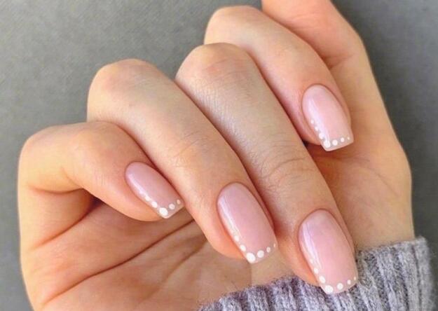 極簡(jiǎn)風(fēng)單色美甲，展示南寧培訓(xùn)美甲哪家技術(shù)好