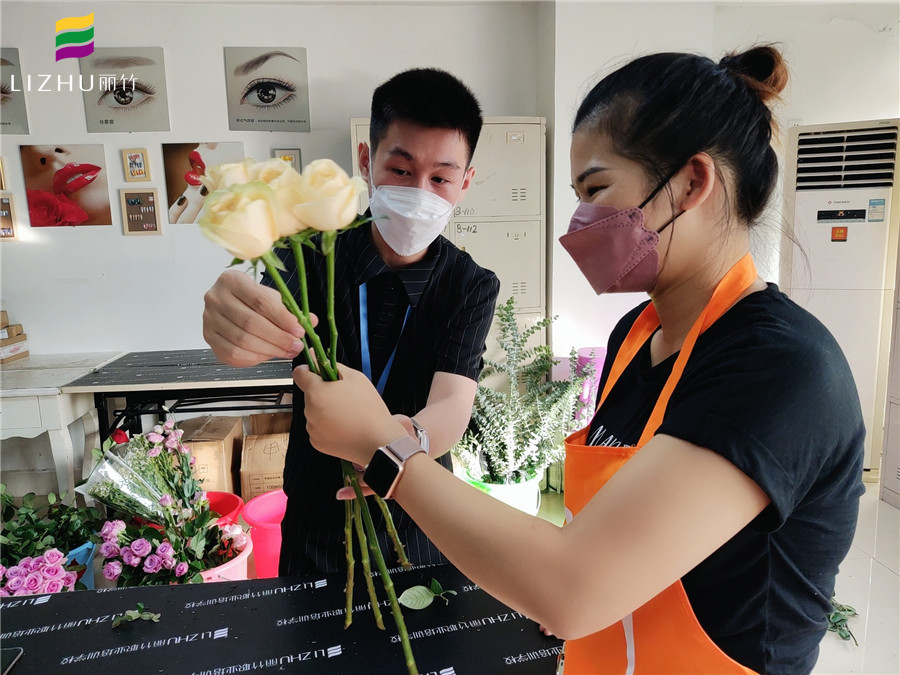 小型花束怎么包？南寧插花師培訓(xùn)班手把手教學(xué)