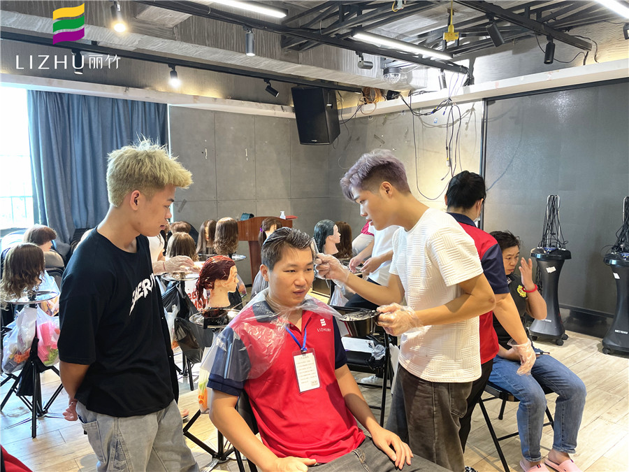 美發(fā)新手燙染技巧，廣西燙染培訓(xùn)課程